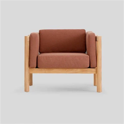 كراسي خارجية مصنوعة من المعدن والخشب